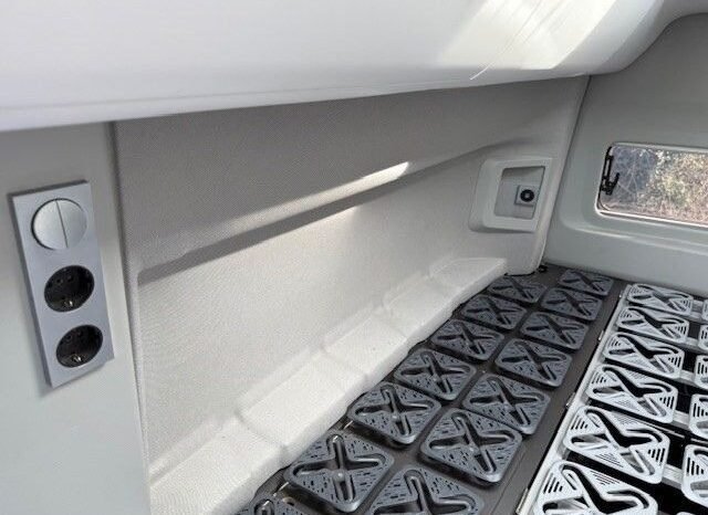 
								Volkswagen Crafter Gran California Used full									
